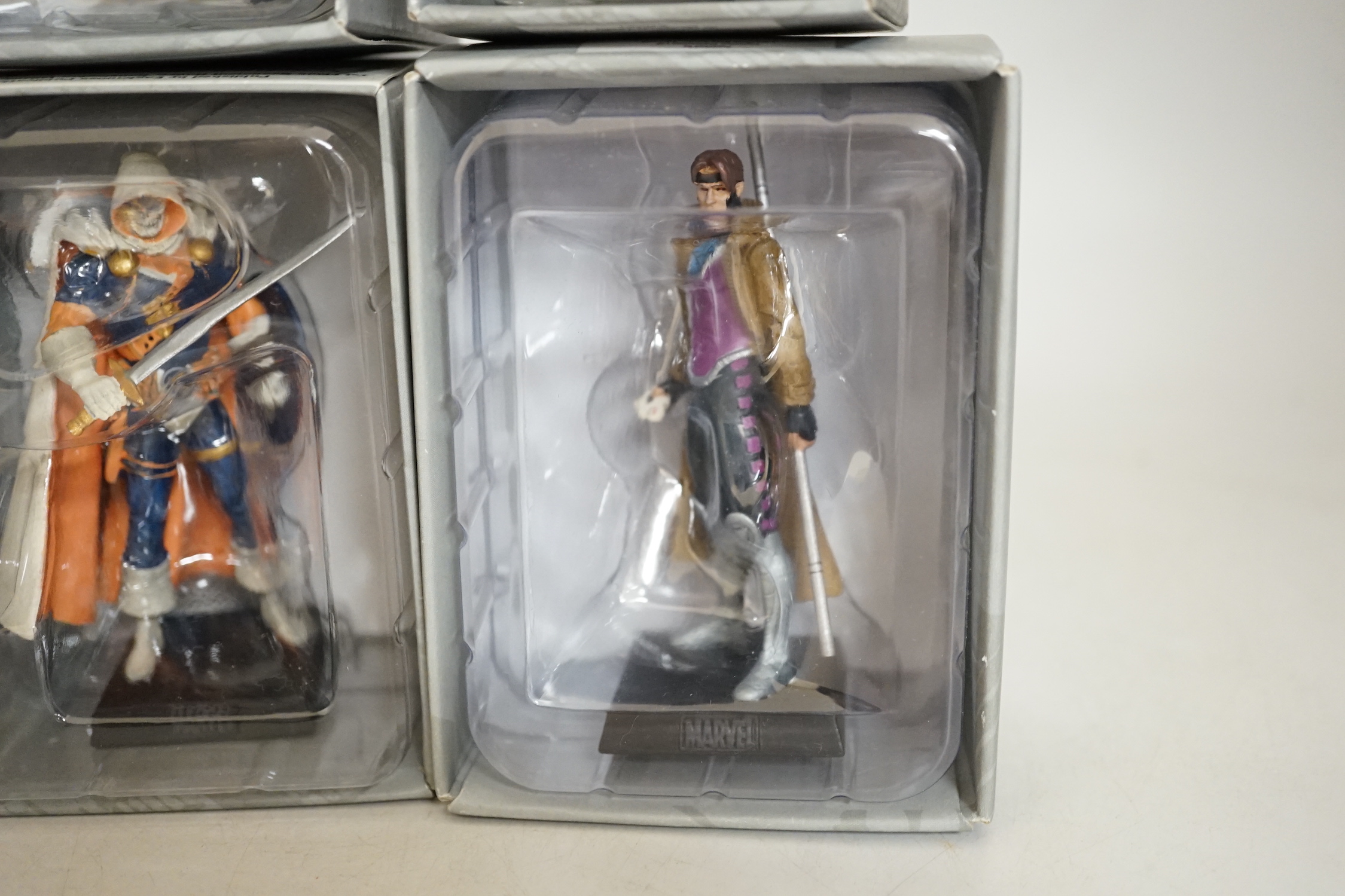 A collection of boxed Eaglemoss magazine issue Marvel figurines with related magazines in two folders (125 figures)